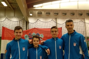 Dječaci bez polufinala Winter Cupa, Rumunji bolji